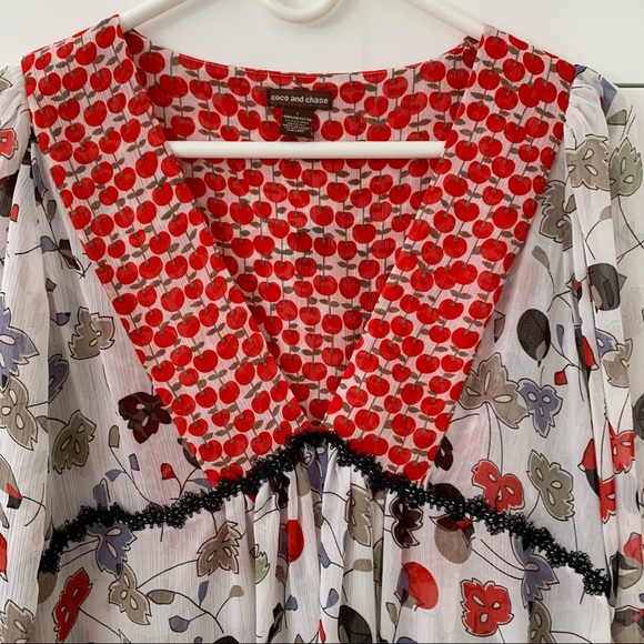 Coco and Chase Red Apple Floral Multi Novelty Print Boho V Neck Top Size L - Picture 4 of 8